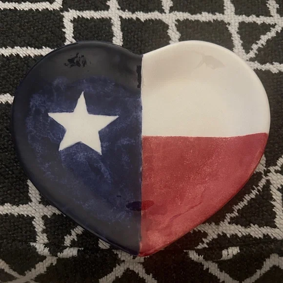 Heart-Shaped Texas Flag Decorative Plate - Picture 1 of 2